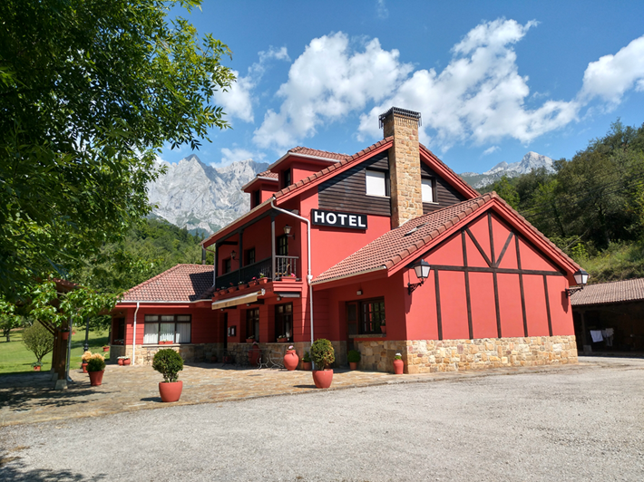 Hotel Restaurante El Jisu Liebana Picos de Europa Bautizo Comuión Boda Camaleño
